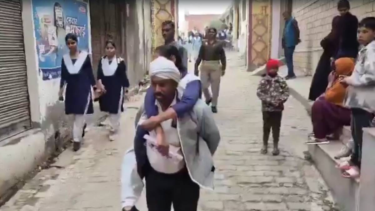 ಪರೀಕ್ಷಾ ಕೊಠಡಿಗೆ ಮಗಳನ್ನು ಹೊತ್ತುಕೊಂಡು ಬಂದ ಮುಗ್ಧ ಅಪ್ಪ - ವೈರಲ್ ಆಗ್ತಿದೆ ತಂದೆ ಮಗಳ ಈ ಸ್ಟೋರಿ!!