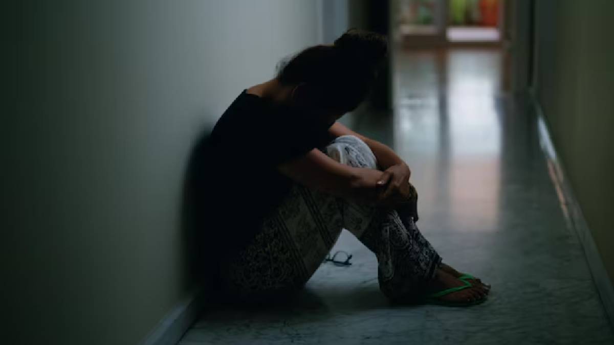 TTE Accused of Assaulting Young Woman in Moving Train