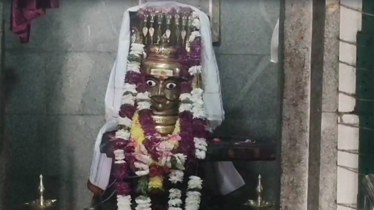 ಒಂದು ವರ್ಷದಲ್ಲಿ ಎರಡನೇ ಬಾರಿ ದೇವಾಲಯ ಹುಂಡಿಗೆ ಕೈ ಹಾಕಿದ ಕಳ್ಳರು - ಹುಂಡಿ ಹೊಡೆದ ಘಟನೆ!!