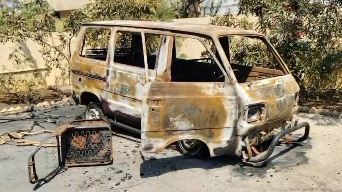 ಸಿಸಿಟಿವಿಯಲ್ಲಿ ಬಯಲಾಯ್ತು ಕಾರಿಗೆ ಬೆಂಕಿ ಹಚ್ಚಿದ ಘಟನೆ - ವೈಮನಸ್ಸು ಹೆಚ್ಚಾದರೆ ಹೀಗೆ ಆಗೋದು!!