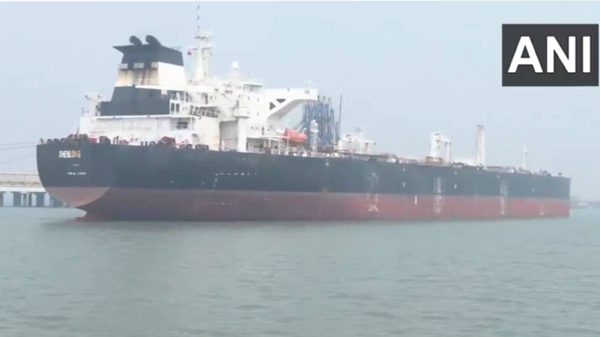 ಮುಂಬೈ ಬಂದರು ಪ್ರವೇಶಿಸಿದ ಶೆನ್ಲಾಂಗ್ ತೈಲ ಹಡಗು!! | Photo Credit: X@ANI
