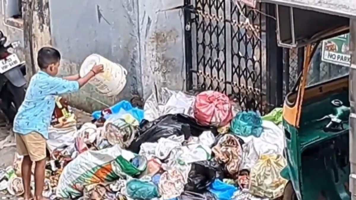 Bengaluru Garbage Crisis: Waste Collection Halted in 60% Wards Amid Workers’ Protest