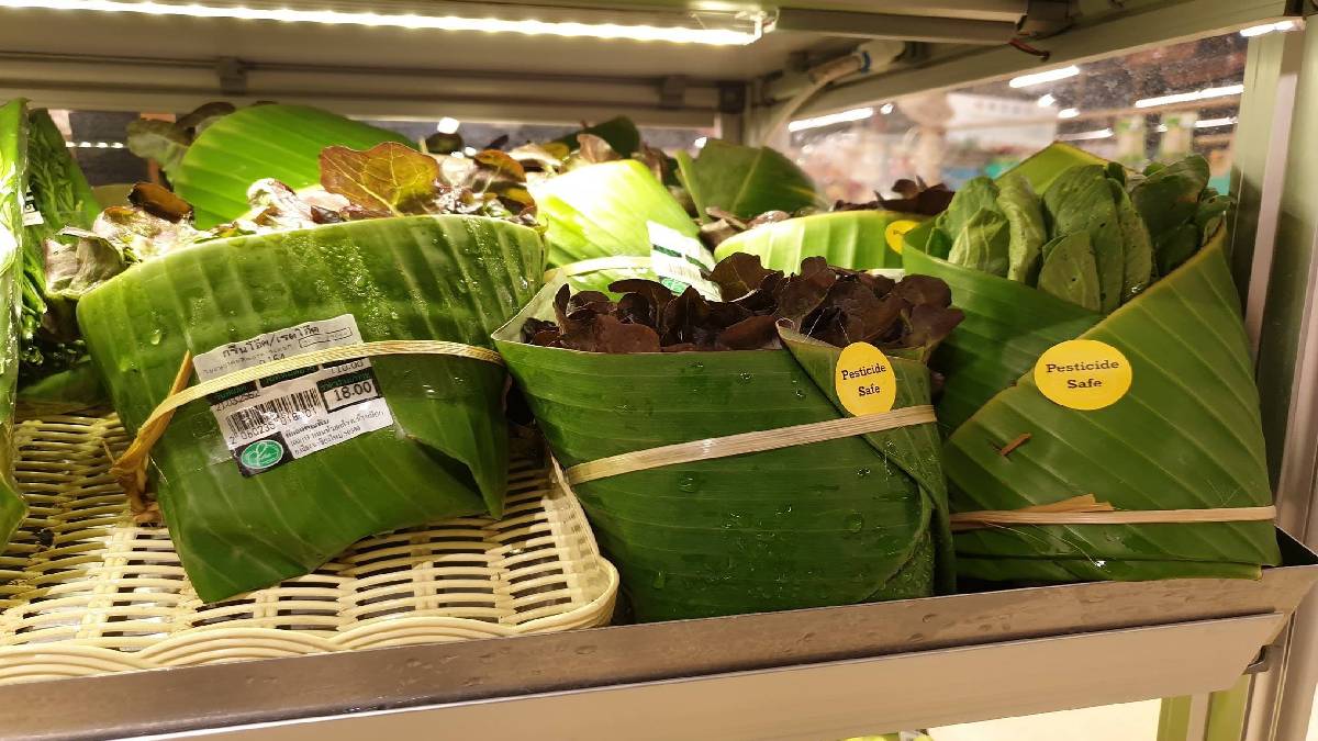 Thai Supermarket Replaces Plastic Packaging With Banana Leaves