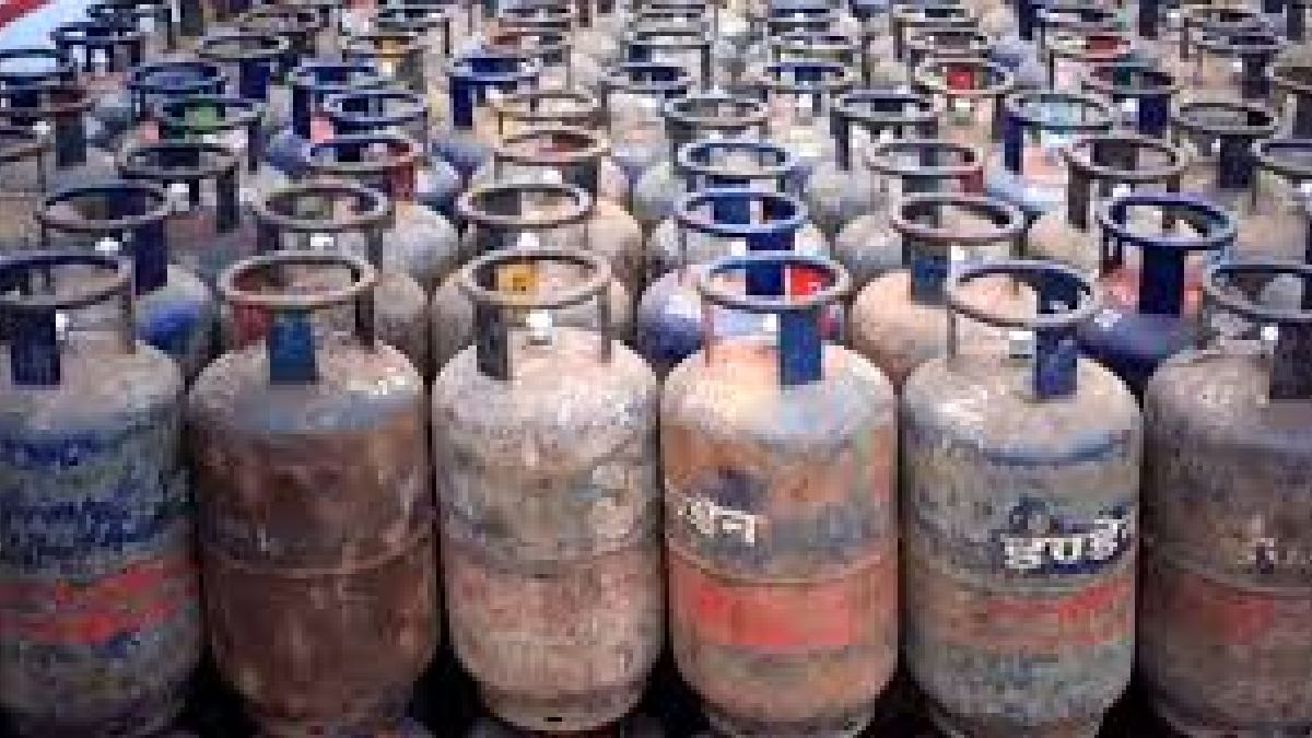 Black Market LPG Prices Hit ₹4,000 as 30% of Bengaluru Hotels Face Shutdown
