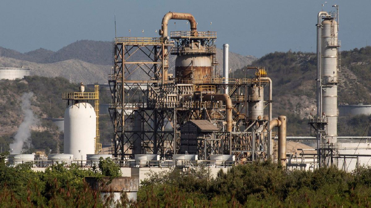 Oil Prices Crash 13% After Trump Pauses Iran Strikes