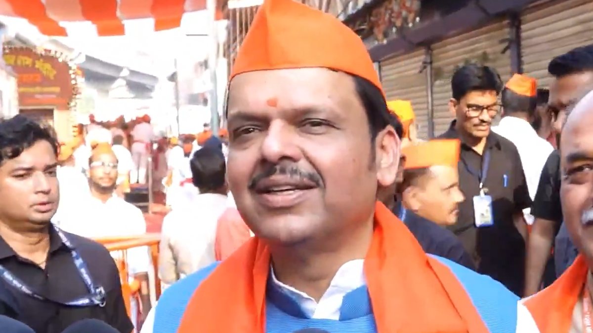 Will Maharashtra Go Under Lockdown? CM Devendra Fadnavis Dismisses Rumours Amid Fuel Panic