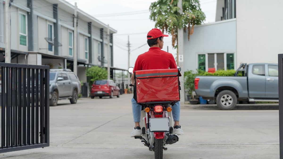 ‘From 40 Orders A Day To Just 10’: LPG Cylinder Shortage Amid Iran War Begins To Bite Delivery Agents