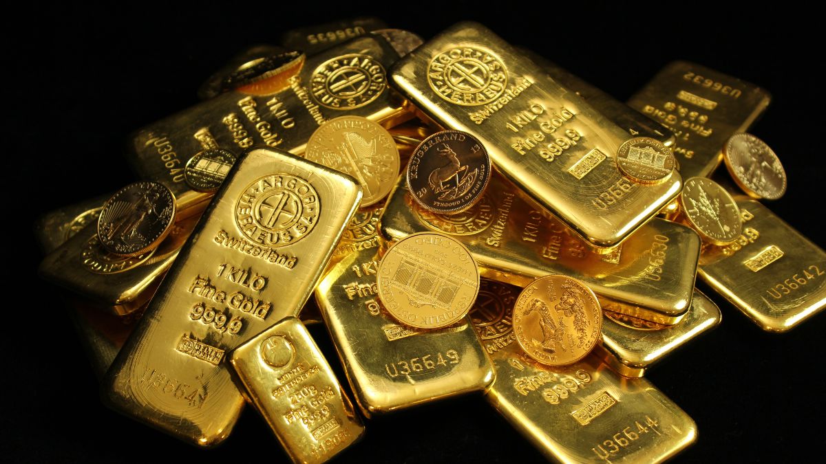 Gold Prices Record Worst Weekly Fall in 40 Years: Opportunity to Buy or Warning Sign for Investors?