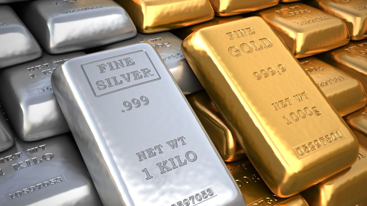 MCX Gold Price Crash: Gold Falls Below ₹1.61 Lakh; Silver Plunges by ₹16,000