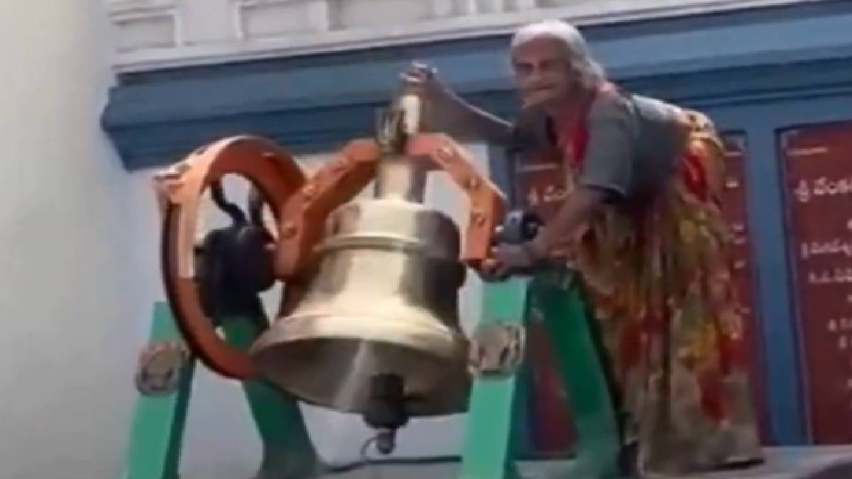 Hyderabad Grandmother Rings 250‑Kg Temple Bell Daily for 25 Years | Photo Credit: https://x.com/vedicvenus_