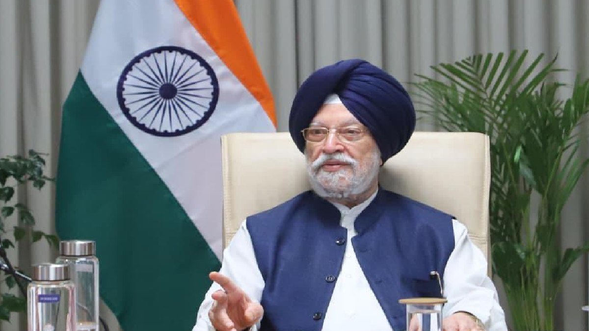 No Lockdown in India: Hardeep Singh Puri Clears Air on LPG Shortage Rumours