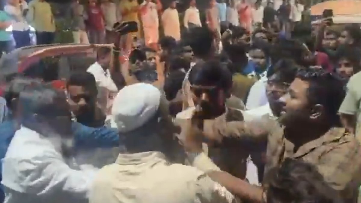 Hyderabad Auto Drivers Protest CNG Shortage in Attapur; Self-Immolation Attempt Foiledv