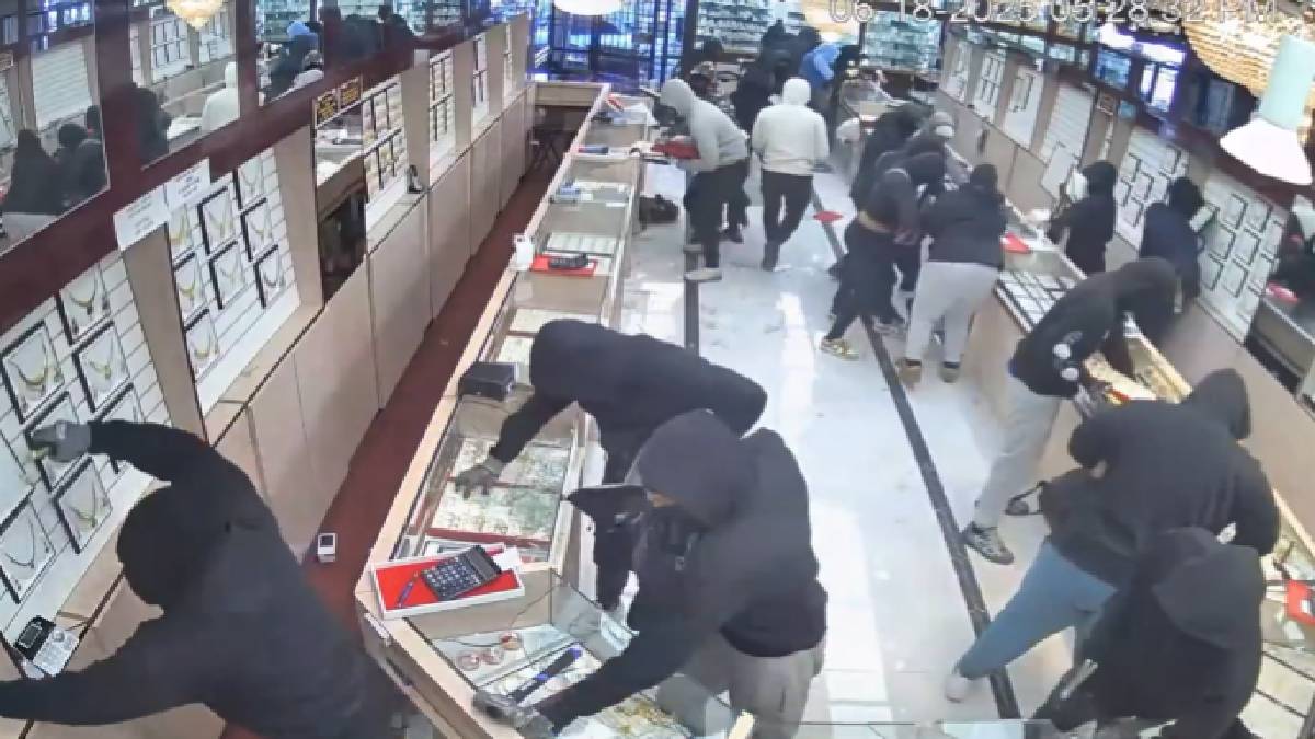 California Jewelry Heist: Masked Crew Steals $1.7 Million in 70 Seconds