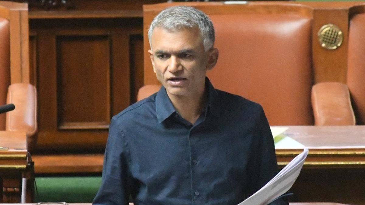 Crackdown on Illegal Layouts: Karnataka Government Halts Registrations, Warns Developers