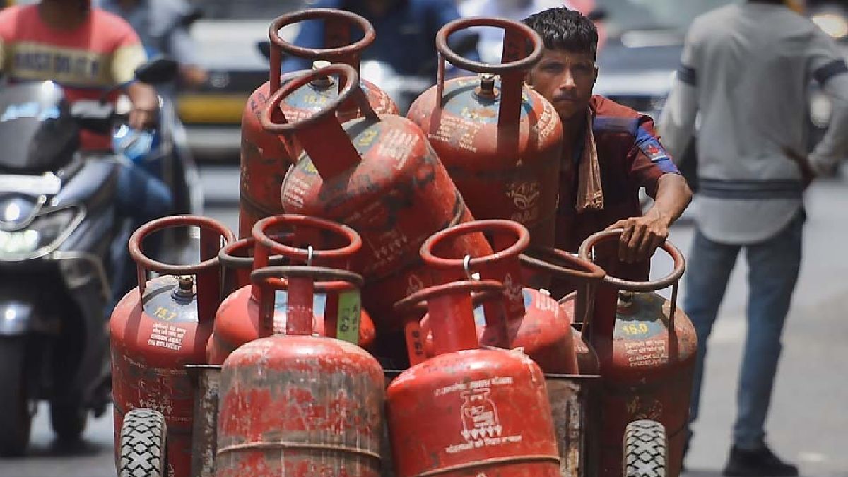 Govt Plans 10 Kg LPG Cylinders to Address Supply Shortage