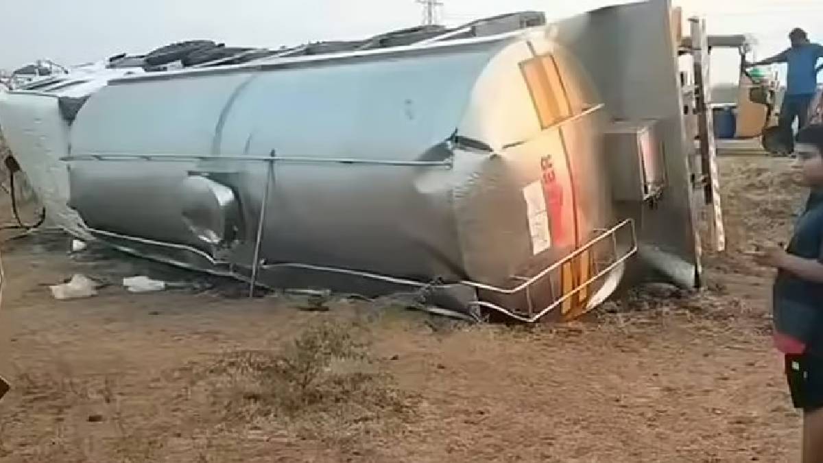 ತಿರುಮಲಕ್ಕೆ ಸಾಗಿಸುತ್ತಿದ್ದ 21 ಸಾವಿರ ಲೀಟರ್ ತುಪ್ಪ ಪೋಲು - ಬಕೆಟ್ ಹಿಡಿದು ನಿಂತ ಗ್ರಾಮಸ್ಥರ ದೃಶ್ಯ ವೈರಲ್!!