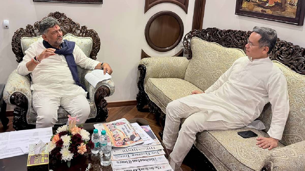 ಎಲ್ಲವನ್ನೂ ಕ್ಯಾಮೆರಾ ಮುಂದೆ ಹೇಳಲಾಗದು! -  ದೆಹಲಿಯಲ್ಲಿ ಬೀಡುಬಿಟ್ಟಿದ್ದ 'ಟ್ರಬಲ್ ಶೂಟರ್' ನೀಡಿದ ಖಡಕ್ ಸಂದೇಶದ ಹಿಂದಿದೆಯೇ ದೊಡ್ಡ ಸುಳಿವು?