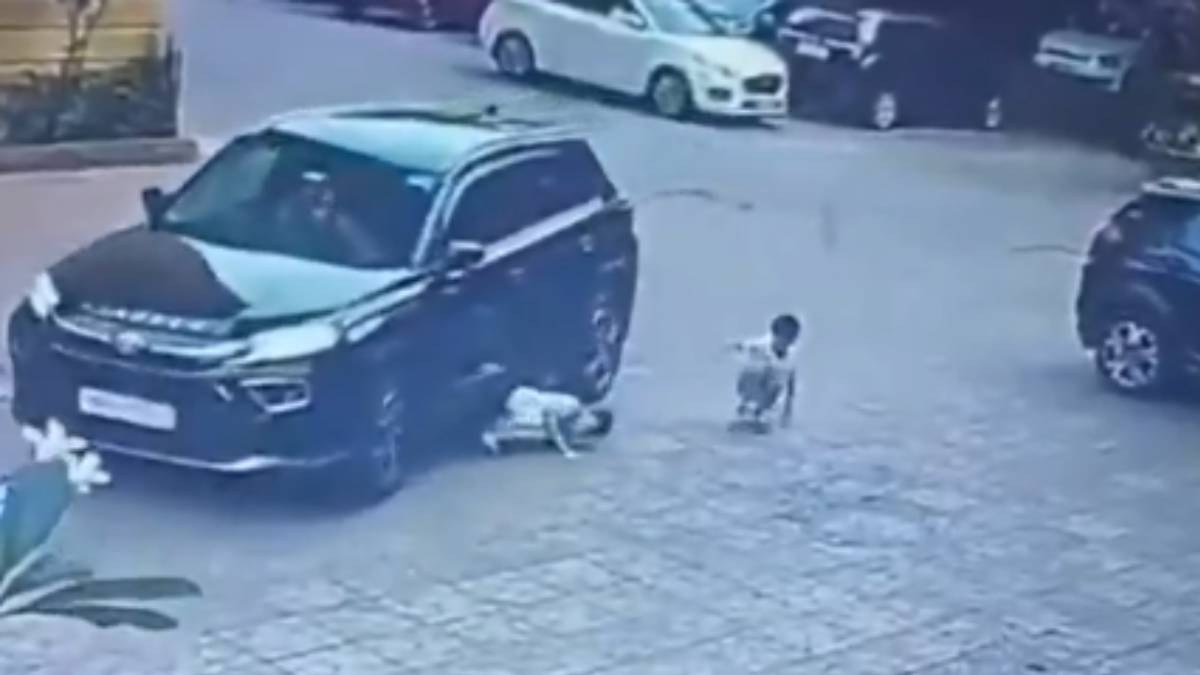 ಪುಟ್ಟ ಮಗುವಿನ ಮೇಲೆಯೇ ಹರಿದ ಕಾರು - ಎದೆ ನಡುಗಿಸುವ ವಿಡಿಯೋ ವೈರಲ್!!