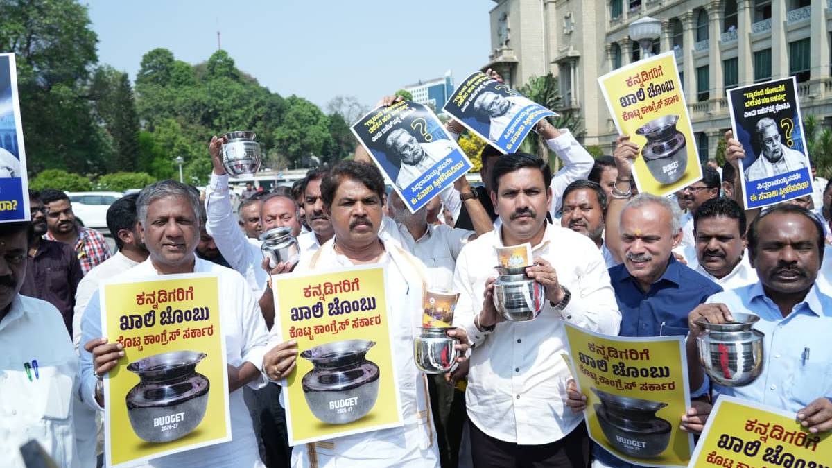 ಬಜೆಟ್ ನಂತರ ರಾಜಕೀಯ ಬಿಸಿ : ಬಿಜೆಪಿ ನಾಯಕರ ಕೈಯಲ್ಲಿ 'ಖಾಲಿ ಚೊಂಬು'! ಸರ್ಕಾರದ ವಿರುದ್ಧ ತೀವ್ರ ವಾಗ್ದಾಳಿ!!