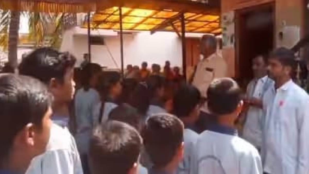 ವೃದ್ಧೆಯ ಶವದ ಮುಂದೆ ಮಕ್ಕಳಿಂದ ರಾಷ್ಟ್ರಗೀತೆ ಹಾಡಿಸಿದ ಪ್ರಾಂಶುಪಾಲ!