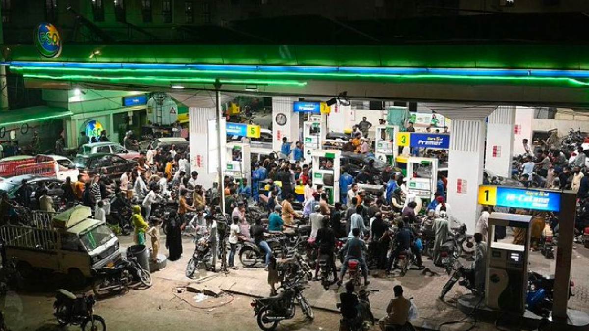 Pakistan Fuel Crisis: High-Octane Petrol Price Surges by Rs 200/Litre