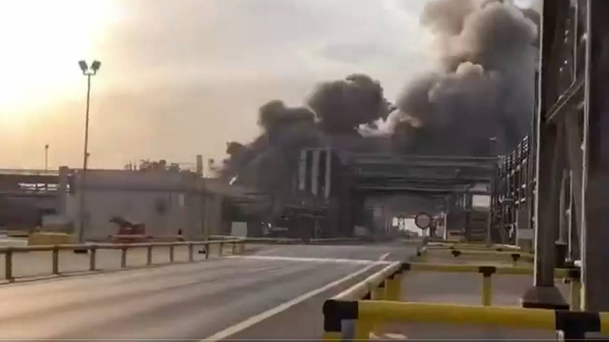 ಇರಾನ್-ಸೌದಿ ಕಿತ್ತಾಟ, ಜಗತ್ತಿಗೆ ಇಂಧನ ಸಂಕಟ - ಸೌದಿಯ ರಾಸ್ ತಾನುರಾ ಕೇಂದ್ರದಲ್ಲಿ ಧಗಧಗ ದೃಶ್ಯ ವೈರಲ್!!