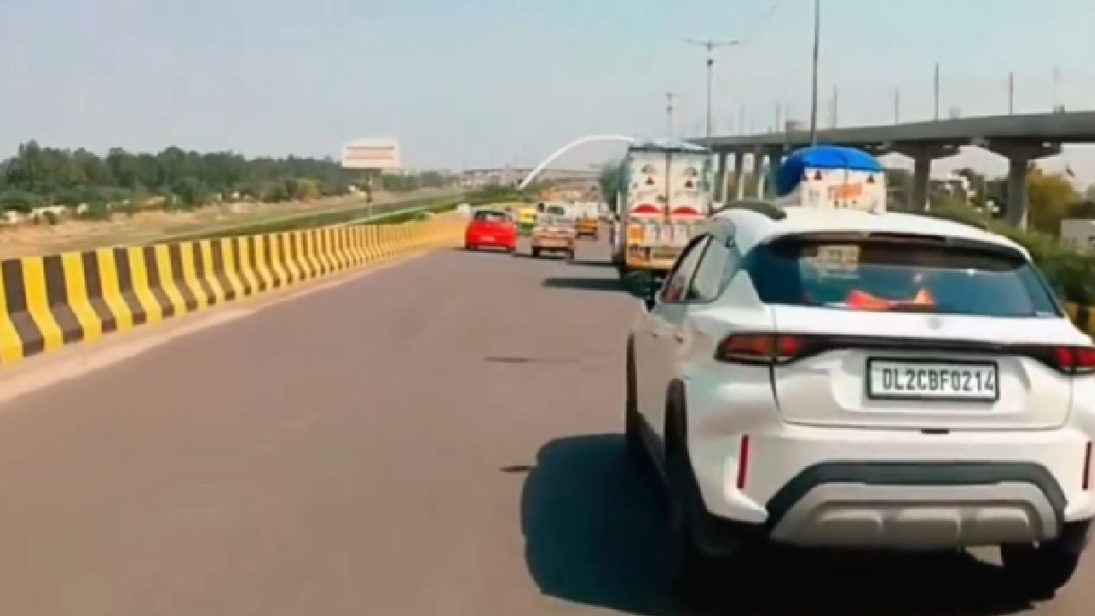 Reckless Balloon Prank in Delhi Sparks Safety Concerns and Parenting Debate | Photo Credit: https://x.com/SurajKrBauddh