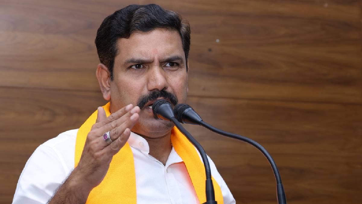 ಪ್ರತಿಭಟನೆಗಳ ಸುನಾಮಿ ಬೆಂಗಳೂರಿನಲ್ಲಿ - ಕಾಂಗ್ರೆಸ್ ಶಾಸಕರು ದಂಗೆ ಏಳ್ತಾರೆ ಅತಿ ಶೀಘ್ರದಲ್ಲಿ!!