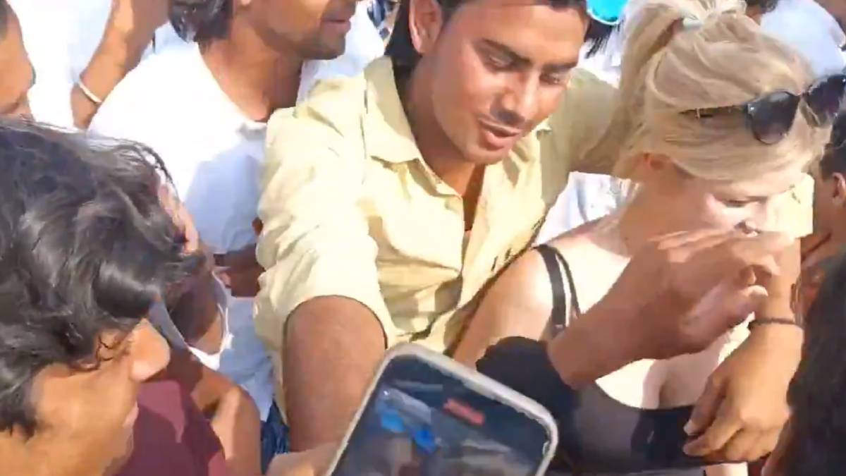 ಸಮುದ್ರದ ಮಧ್ಯೆ ಇರಾನ್ ಅಬ್ಬರ - 101 ಕ್ಷಿಪಣಿಗಳ ದಾಳಿಗೆ ಬೆಚ್ಚಿಬಿದ್ದ ಅಮೆರಿಕದ USS ಅಬ್ರಹಾಂ ಲಿಂಕನ್ ಯುದ್ಧನೌಕೆ!