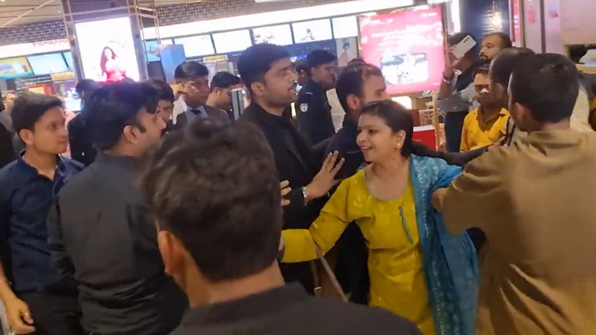 ಬಾಕ್ಸ್ ಆಫೀಸ್‌ನಲ್ಲಿ ಅಬ್ಬರ, ಥಿಯೇಟರ್‌ನಲ್ಲಿ ಗಲಾಟೆ; | Photo Credit: https://x.com/gharkekalesh