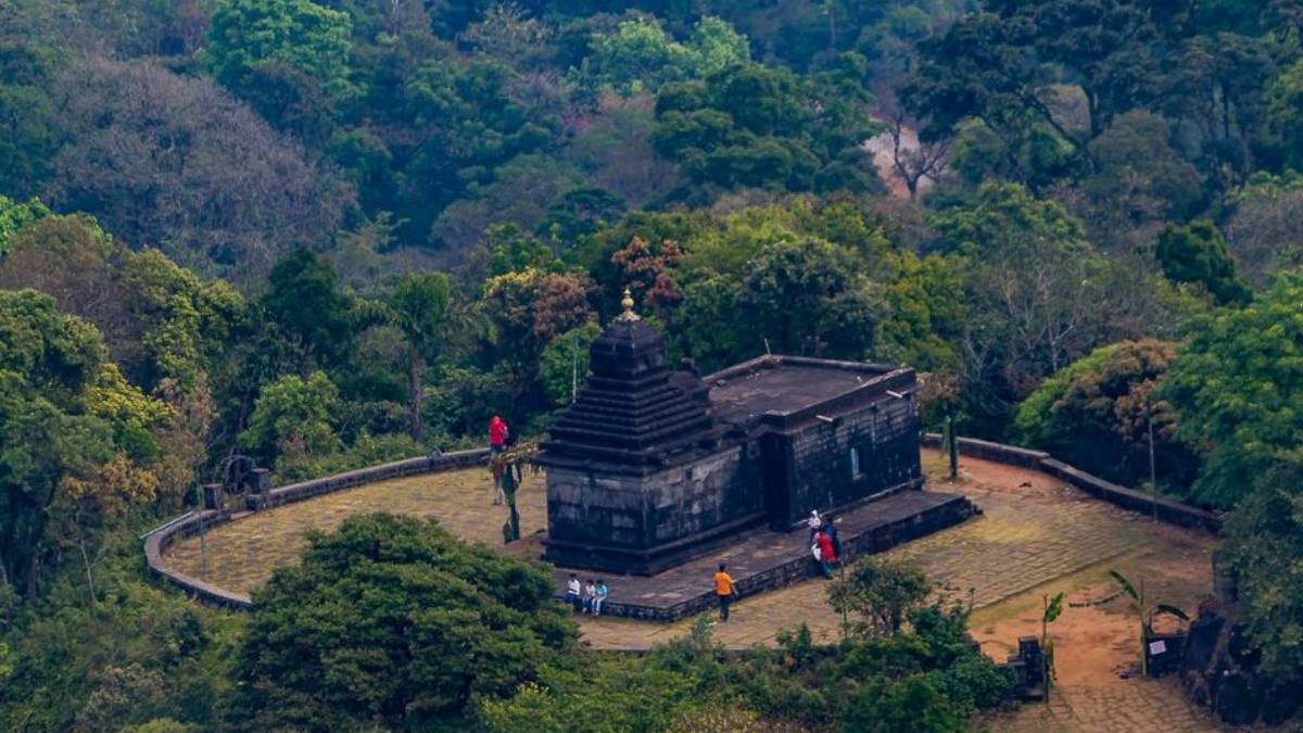 ಬೆಟ್ಟದ ಭೈರವೇಶ್ವರದಲ್ಲಿ ಫೋಟೋ ಶೂಟ್‌ಗೆ ಬೀಳುತ್ತಾ ಬ್ರೇಕ್? ಪ್ರವಾಸಿಗರ ಸ್ವೇಚ್ಛಾಚಾರಕ್ಕೆ ಗ್ರಾಮಸ್ಥರ ಆಕ್ರೋಶ!!