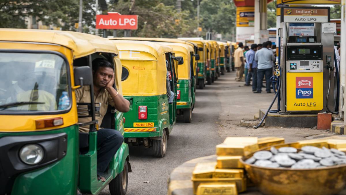 ಆಟೋ ಚಾಲಕರಿಗೆ ಎದುರಾಯ್ತು 'ಗ್ಯಾಸ್' ಗಂಡಾಂತರ - ಬೆಂಗಳೂರಿನಲ್ಲಿ ಎಲ್.ಪಿ.ಜಿ ಗಾಗಿ ಕಿಲೋಮೀಟರ್ ಉದ್ದದ ಕ್ಯೂ!! ವಿಡಿಯೋ;