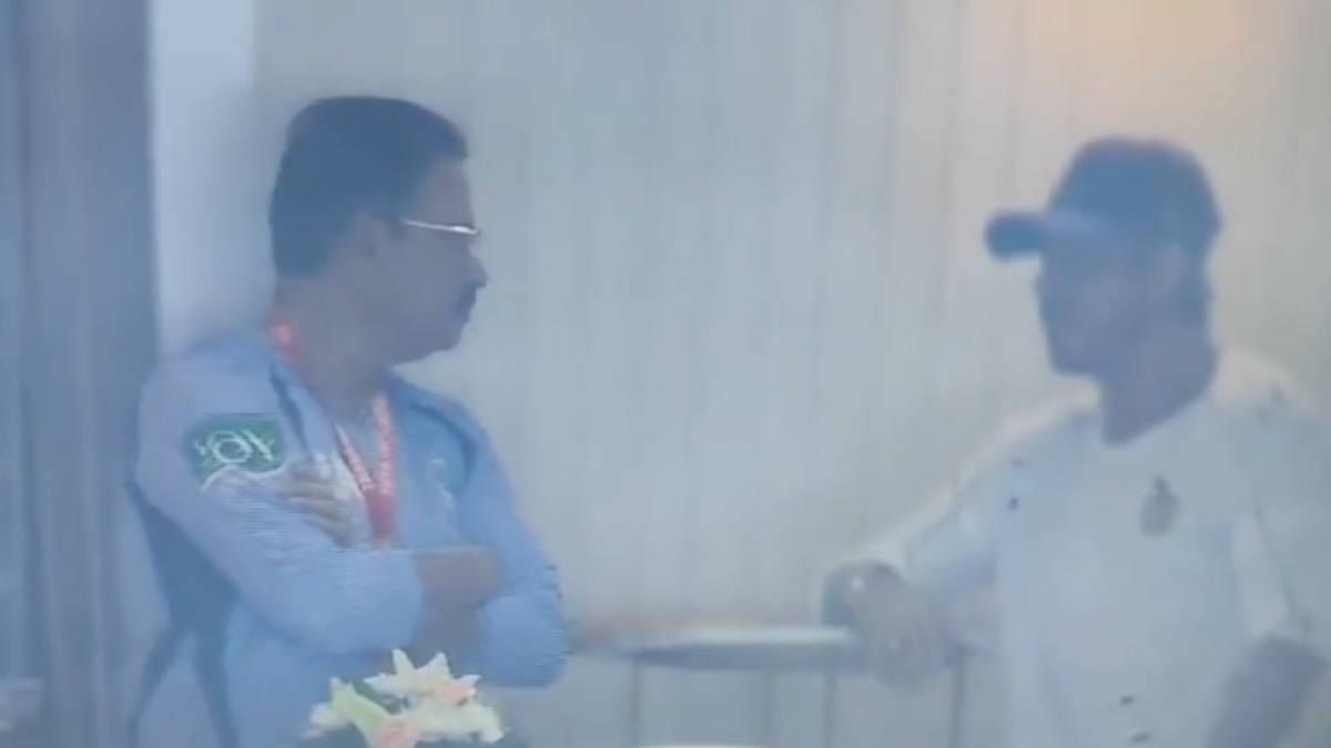 IPL 2026ರಲ್ಲಿ ಡ್ರಾಮಾಗಳದ್ದೇ ಅಬ್ಬರ: ಕೆಕೆಆರ್ ಸಿಇಒ ವೆಂಕಿ ಮೈಸೂರು ಮೇಲೆ ಶಾರುಖ್ ಖಾನ್ ಗರಂ? ವಿಡಿಯೋ ವೈರಲ್!!