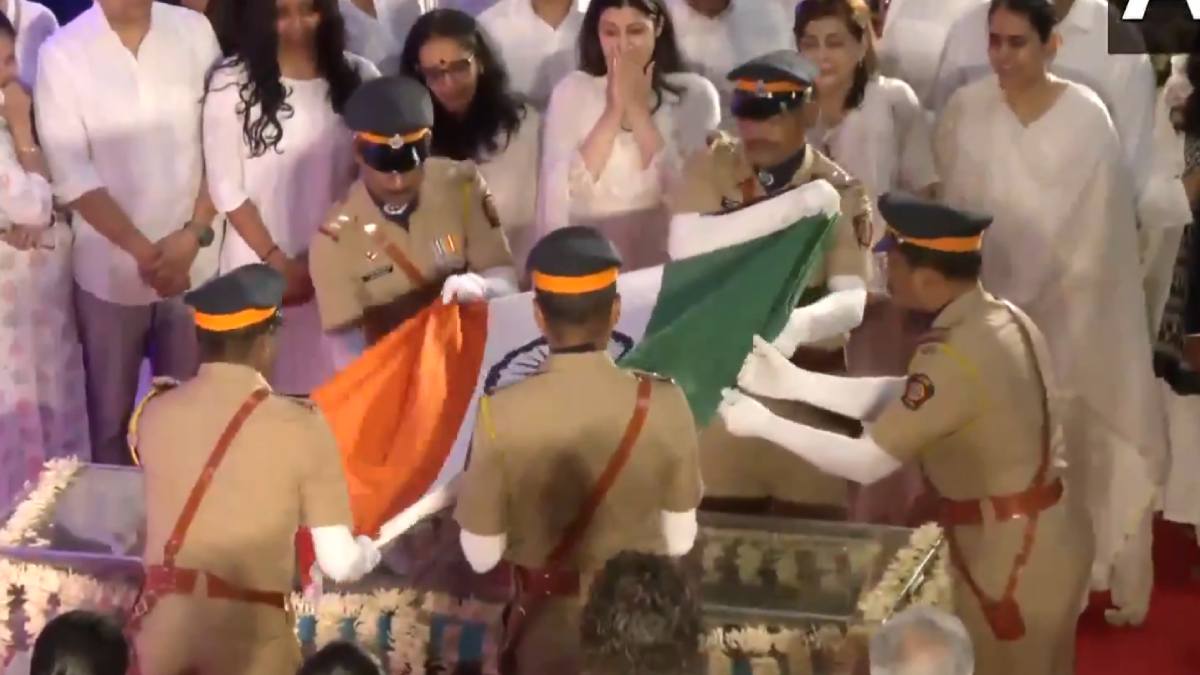Nation Pays Tribute to Legendary Singer Asha Bhosle in Mumbai