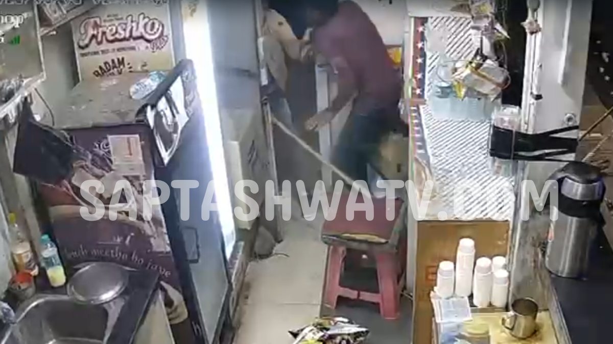 Chikkaballapur Police Assault Case: Tea Stall Worker Beaten by Inspector in Viral Video