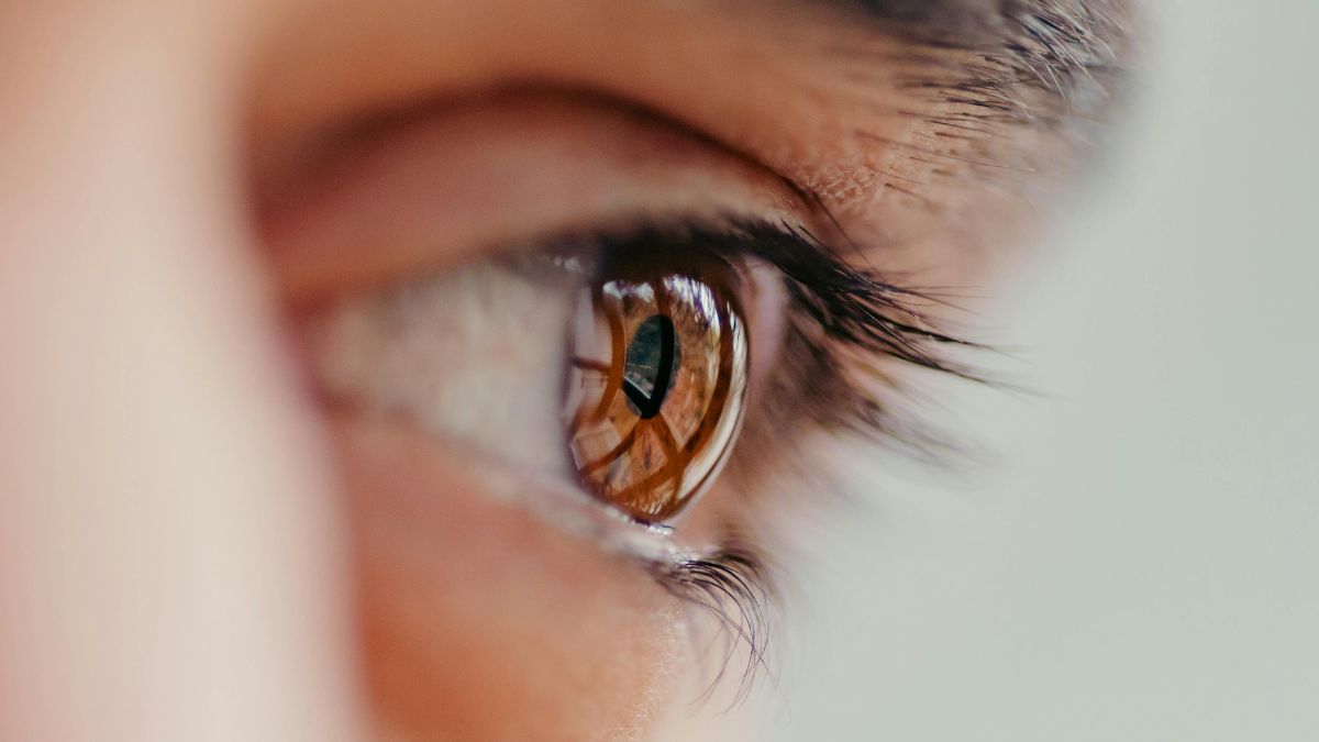 Dry Eyes in Summer: Why Heatwaves Are Causing Eye Irritation & How to Prevent It