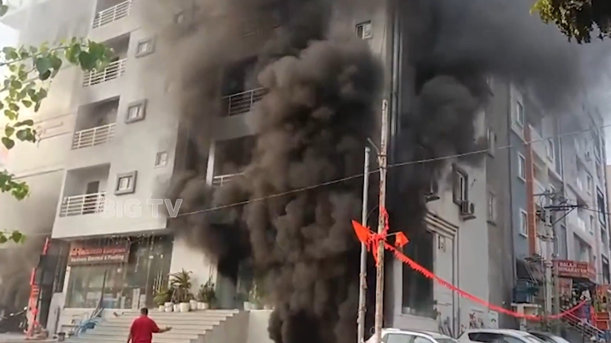 Gachibowli Apartment Fire: Short Circuit Triggers Blaze, Residents Rescued; 15 Bikes Gutted