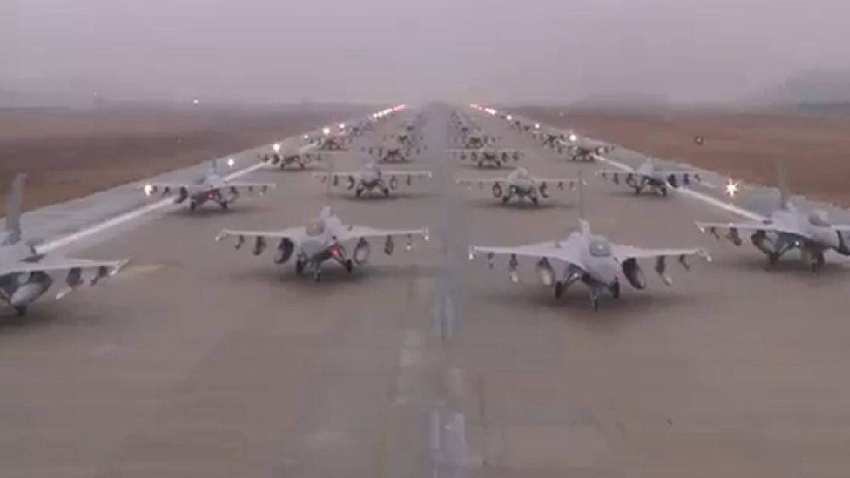 Iran Faces 48-Hour Ultimatum Over Strait of Hormuz Blockade