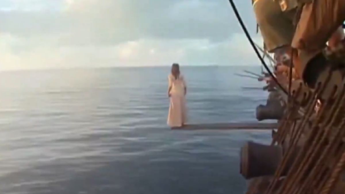 Keira Knightley’s Brave Plank Jump at 17 in Pirates of the Caribbean