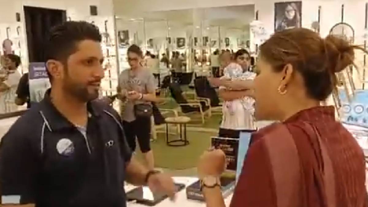 ಲೆನ್ಸ್‌ಕಾರ್ಟ್‌ನಲ್ಲಿ 'ಬಿಂದಿ-ತಿಲಕ' ನಿಷೇಧ? ಶೋರೂಂಗೆ ನುಗ್ಗಿ ನೌಕರರಿಗೆ ನಾಮ ಹಚ್ಚಿದ ನಾಜಿಯಾ ಇಲಾಹಿ!!