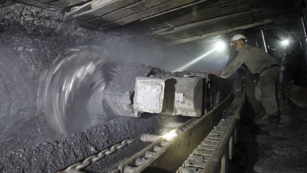 41 Miners Trapped After Strike Hits Coal Mine in Russian-Controlled Luhansk Region
