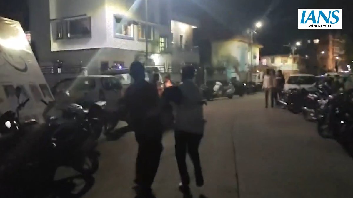 Nashik Tragedy: 9 Family Members Die as Car Falls into Well in Dindori