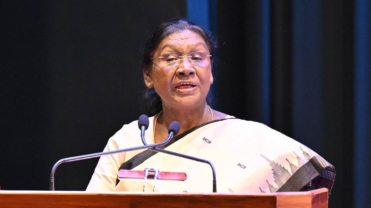 ಹೂವಿನಿಂದ ಜೇನು ತೆಗೆದಂತೆ ತೆರಿಗೆ ಇರಲಿ - IRS ಅಧಿಕಾರಿಗಳಿಗೆ ರಾಷ್ಟ್ರಪತಿ ಮುರ್ಮು ನೀಡಿದ ಮಾಸ್ಟರ್ ಕ್ಲಾಸ್!!