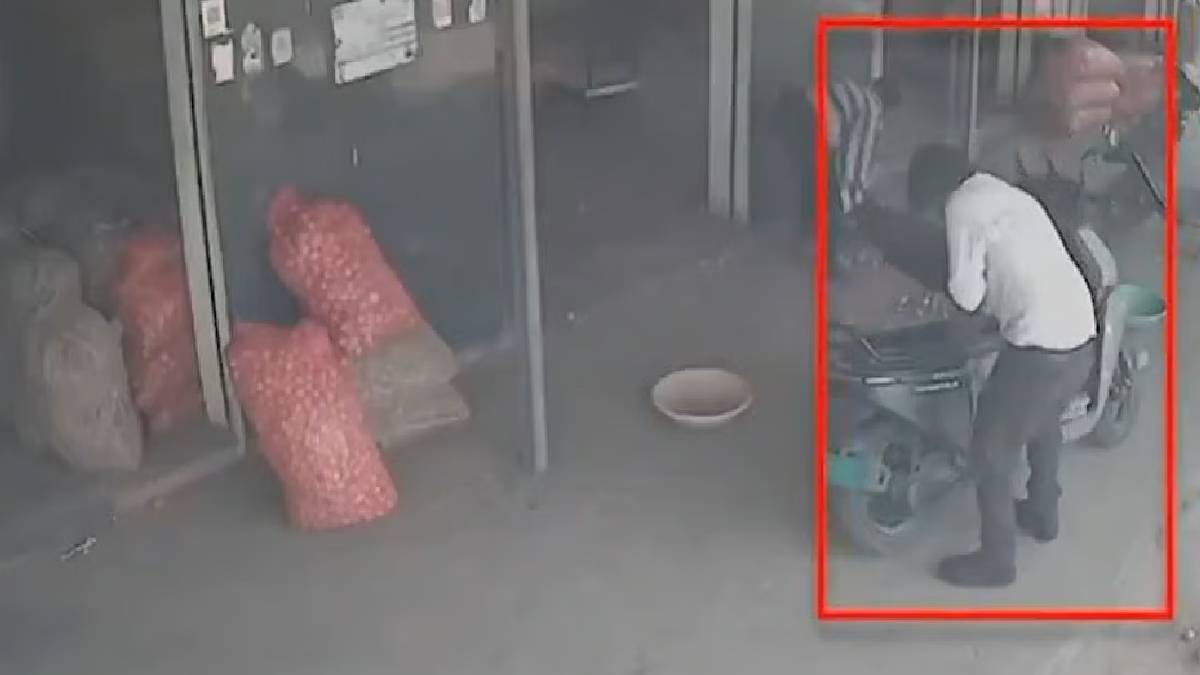 ಈರುಳ್ಳಿ ವ್ಯಾಪಾರಕ್ಕೆ ತಂದಿದ್ದ ಸಾಲದ ಹಣ ಕ್ಷಣಾರ್ಧದಲ್ಲಿ ಮಾಯ - ನರಸಾರಾವಪೇಟೆಯಲ್ಲಿ ರೈತನಿಗೆ ಪಂಗನಾಮ ಹಾಕಿದ 'ಚತುರ' ಕಳ್ಳ!!