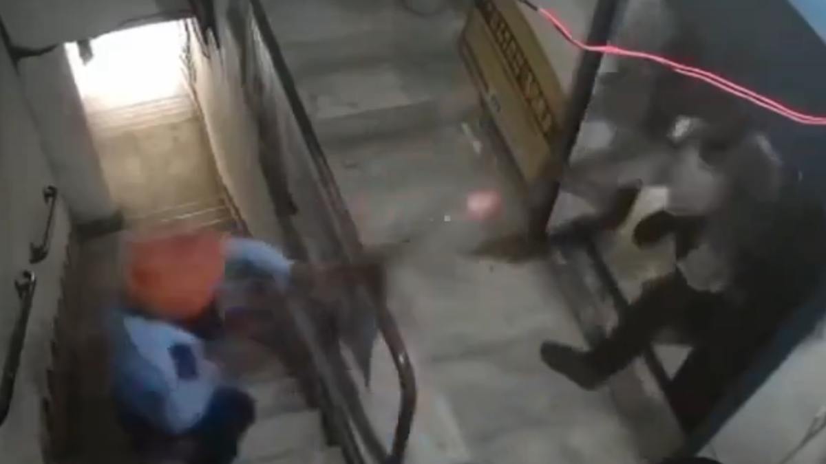 Security Guard’s Brave Act Prevents Possible Robbery at Gold Loan Company in Rural Bharat