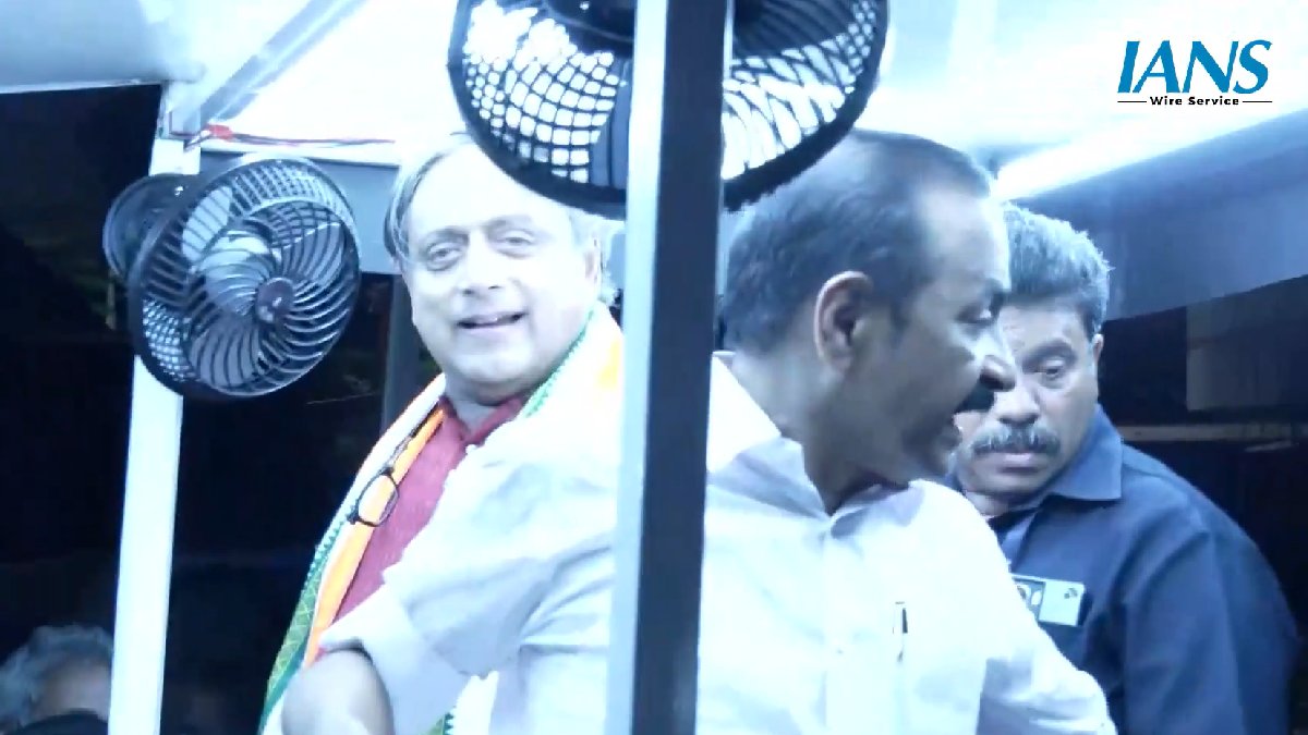 Shashi Tharoor Convoy Attacked in Kerala: Security Gunman Injured