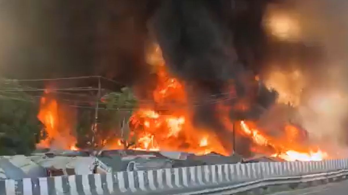 Massive Fire Breaks Out in Sitapur Area of Lucknow, Emergency Teams Rush to Control Blaze