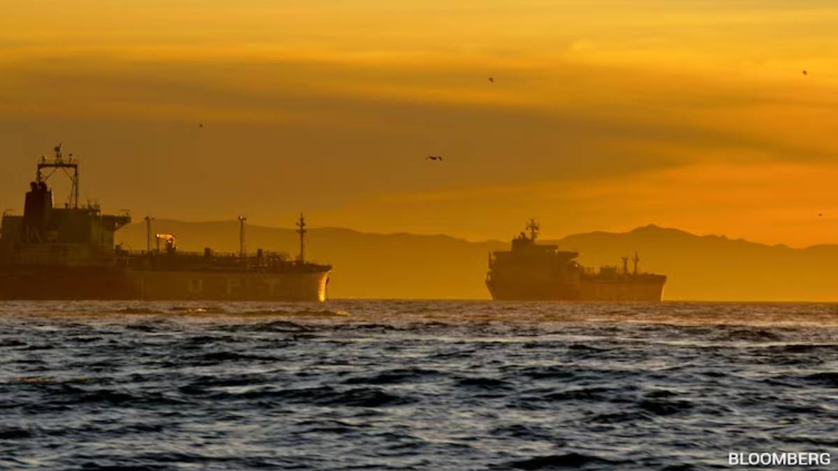 ಹೊರ್ಮುಜ್ ಜಲಸಂಧಿಯಲ್ಲಿ ಹೈಡ್ರಾಮಾ - ಟ್ರಂಪ್ ದಿಗ್ಬಂಧನಕ್ಕೆ ಸವಾಲು ಹಾಕಿದ ಚೀನಾ ಲಿಂಕ್ ಇರೋ ಹಡಗು!!