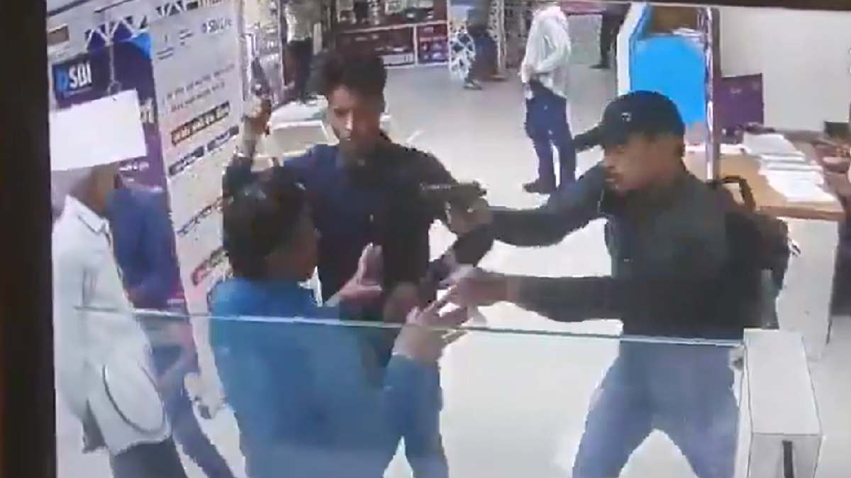 SBI Surat Robbery: ₹50 Lakh Loot Raises Questions on PSU Bank Security