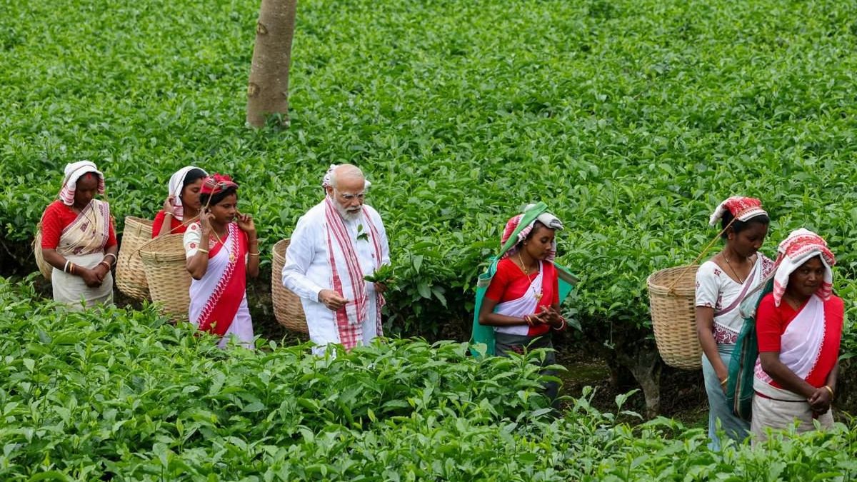 Prime Minister Praises Assam Tea Workers for Strengthening Heritage and Inspiring Communities